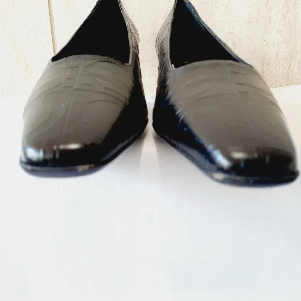 Ferragamo Gancini Symbol Embossed Pump